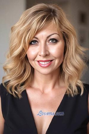 210657 - Julia Age: 52 - Norway