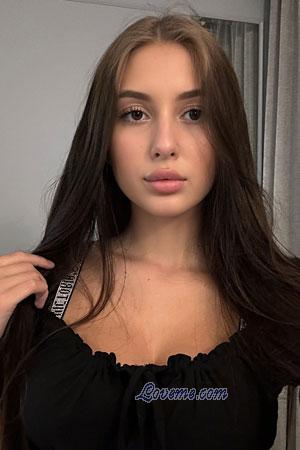 220374 - Viktoriia Age: 19 - Ukraine