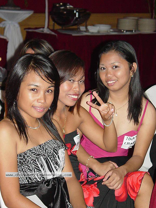 034-filipino-women