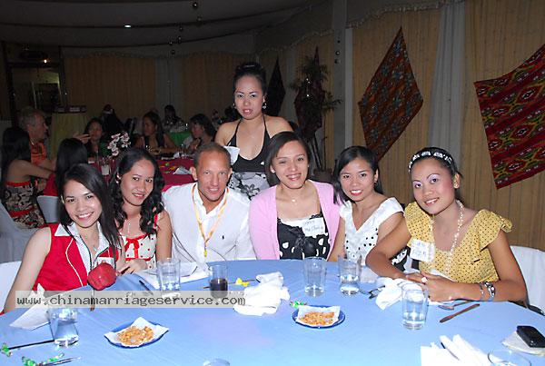 young-filipino-women-085